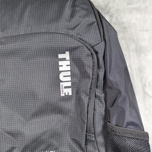 Thule Achiever Backpack Black 15in Laptop Travel Commuter Padded 24L Capacity - Picture 4 of 16